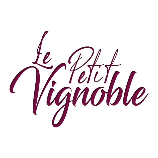 Logo "Le Petit Vignoble" est composé de l'entremêlage des mots écrits en différentes écritures.